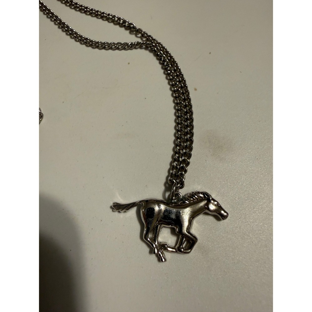 Vintage‎ Avon Silver Tone Horse Pendant Necklace Equestrian Curb Chain Jewelry